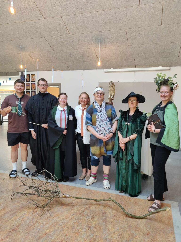 I uge 20 var skolen forvandlet til Hogwarts. Skolens "professorer" gik selvfølgelig all in.